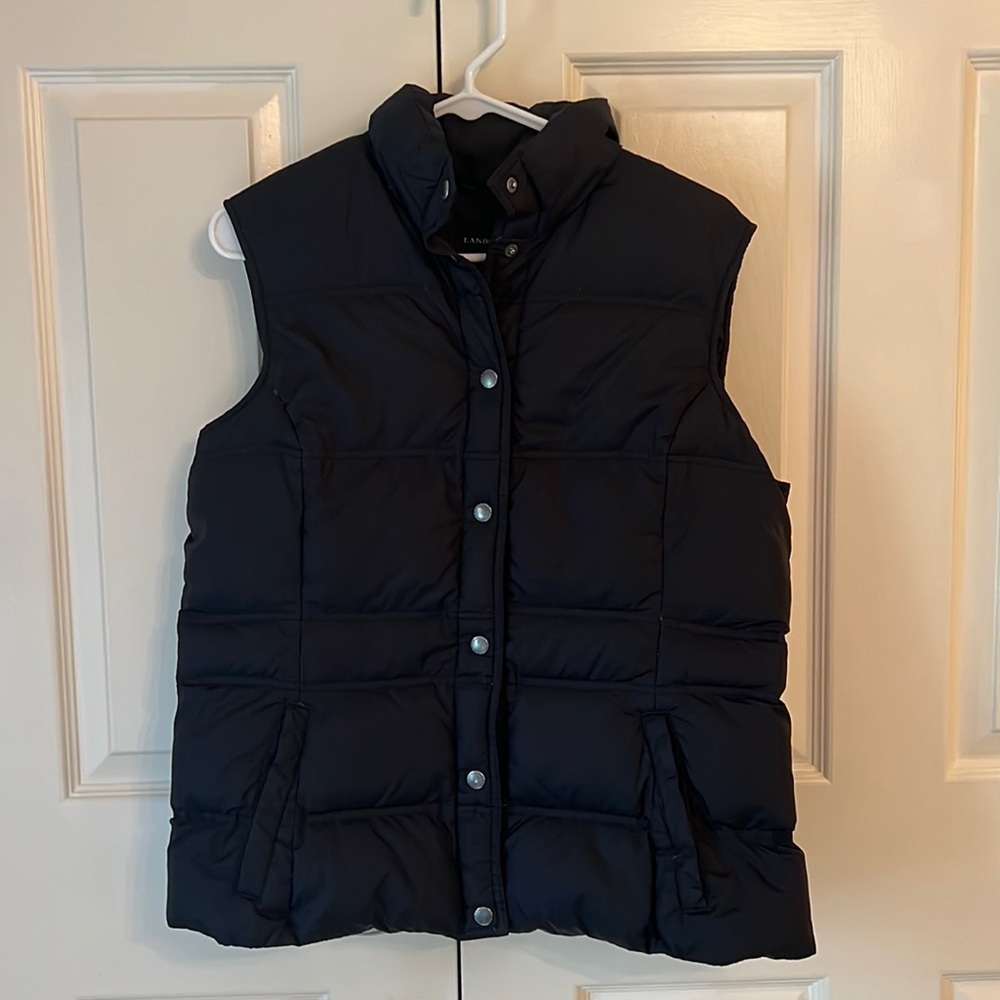 Lands’ End women’s black square quilted down vest with silver snaps size M
